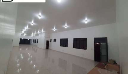 Excelente Salão Comercial, 2 Banheiros, 2 Vagas, 228m