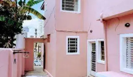 2 CASAS INDEPENDENTES NO MESMO TERRENO!!!