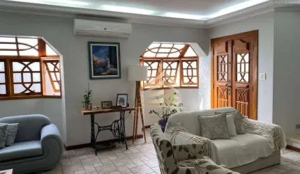 Sobrado á Venda com 3 Dormitórios, 1 Suíte,  4 Vagas, Bom Clima Guarulhos.
