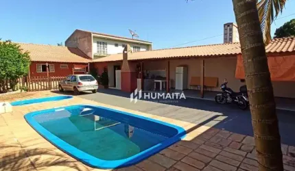 Casa térrea com piscina
