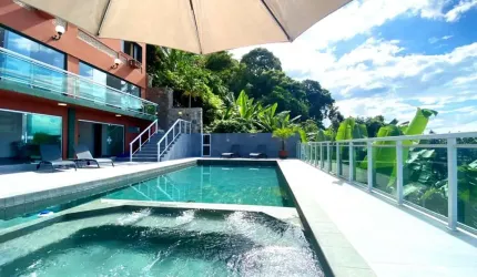 Mansão Santa Teresinha: Casa de condomínio à venda em Santos-SP, Marapé, 6 quartos, 4 suítes, 3 salas, 8 banheiros, 4 vagas, 704 m².