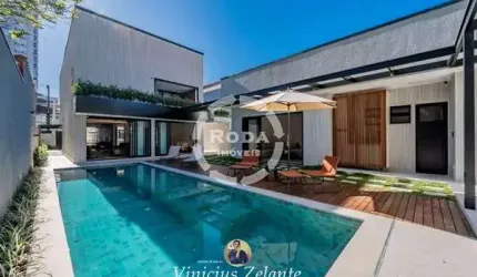Casa à venda em Santos-SP, bairro Embaré: 4 quartos, 4 suítes, 1 sala, 6 banheiros, 5 vagas de garagem, 350m² de área.