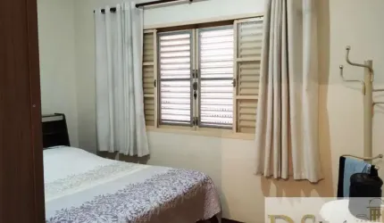 CASA no Centro de ITU, SP   Casa residencial / comercial para Venda no Centro de Itu 3 dormitórios, sala, cozinha, 1 banheiro e lavanderia.  Área cons