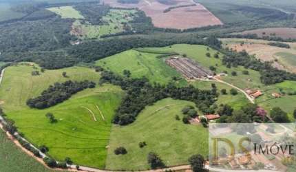 SÍTIO COM GRANJA A VENDA NA REGIÃO DE ITAPETININGA-SP, 23,8 ALQUEIRES, BOA TOPOGRAFIA, ÓTIMA CASA SEDE COM PISCINA