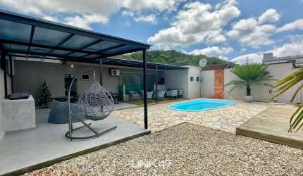 Casa para Venda em Joinville, Costa e Silva, 3 dormitórios, 2 suítes, 4 banheiros