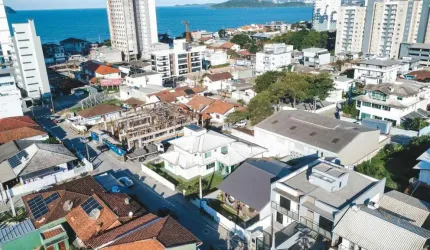 Casa para Venda em Balneário Piçarras, Centro, 2 dormitórios, 1 suíte, 3 banheiros, 4 vagas