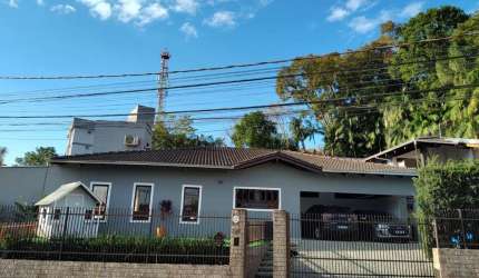 Casa para Venda em Joinville, Saguaçu, 4 dormitórios, 2 suítes, 5 banheiros, 4 vagas