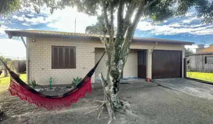 C421 Belo imóvel de esquina com piscina