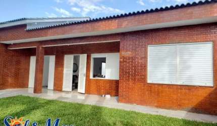 C173 Casa com ótima localização em Mariluz/Imbé