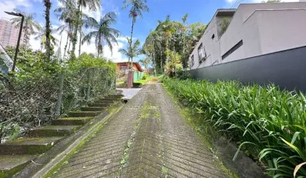 Terreno à venda em Joinville-SC, bairro Atiradores, com 4.239,00 m² de área: oportunidade imperdível!