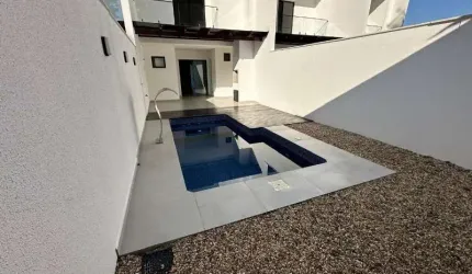 Casa à venda em Joinville-SC, bairro Atiradores: 3 quartos, 3 suítes, 3 salas, 5 banheiros, 2 vagas, 160,25m².