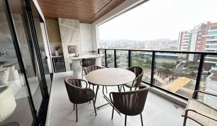 Impecável apartamento à venda em Joinville-SC, bairro Santo Antônio: 3 quartos, 3 suítes, 3 salas, 4 banheiros, 2 vagas, 270m².