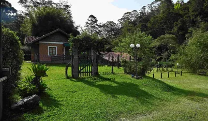 Oportunidade de Investimento: Terreno com Chalés em Área Urbana