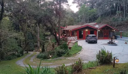 Oportunidade única em Campos do Jordão com 5 Suítes e Infraestrutura Completa
