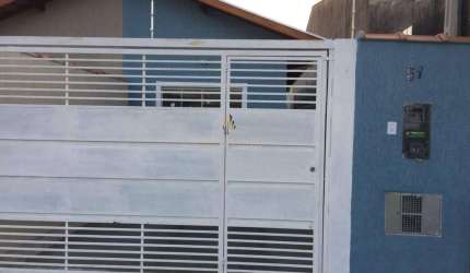 Casa à venda em Taubaté, Do Barranco, com 2 quartos, 66m²