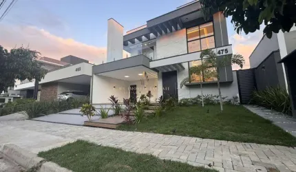 Sobrado em condomínio à venda, no Condomínio Residencial Ouroville,  em Taubaté, Piracangaguá, com 4 quartos, 260m²