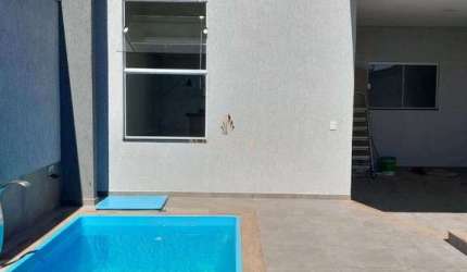 Linda casa com piscina em Pindamonhanganba