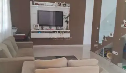 Lindo sobrado no condomínio Laguna