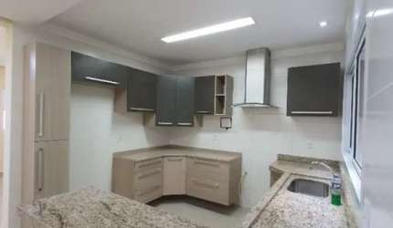 Sobrado à venda no Jardim Bonsucesso, em Sorocaba-SP.