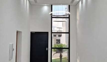 Casa térrea à venda no Condomínio Horto Florestal Villagio, em Sorocaba-SP.