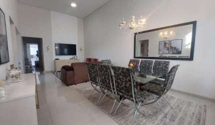 Casa térrea à venda no Condomínio Horto Florestal 3, em Sorocaba-SP.