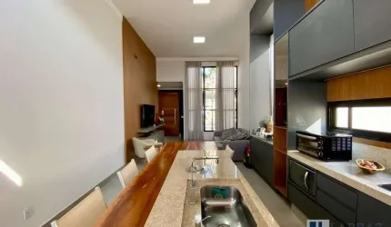 Oportunidade. Casa alto padrão para venda no Portal da Mata, 3 suites, gourmet e piscina em 300 m2 de area total, lazer no condomínio, portaria 24h