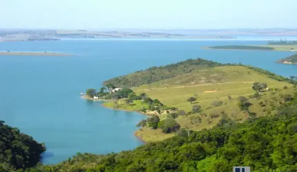 Lindo sitio para venda em Guape-MG nas margens da represa de Furnas com 38 alqueires, benfeitorias, mais de 2 km de margem para represa