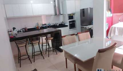 Sobrado para venda no Jardim Marchesi, 3 dormitorios sendo 1 suite, armários, ar condicionado em 250 m2 construidos