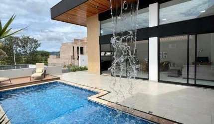 Maravilhosa casa alto padrão para venda no Condominio Morada da Fronteira em Rifaina-SP, 4 suites, gourmet e piscina em 220 m2 construidos