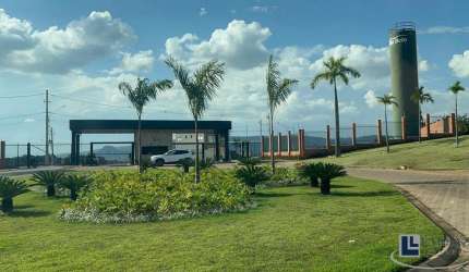 Oportunidade. Terreno para venda em condomínio alto padrão em Rifaina-SP, Cond Balneario Vila Bela, área do terreno 400 m2, lazer no condomínio