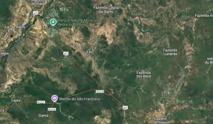 Fazenda grande extensão, dupla aptidao para venda na regaio de Juazeiro do Piaui-PI com 7.600 hectares, sendo 4.000 hectares agricultáveis, tem benfei