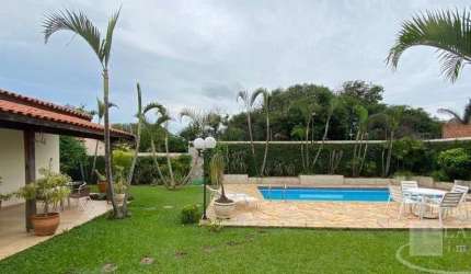 Linda casa para venda no Centro em Pirassununga-SP, 3 dormitorios sendo 1 suite, varanda gourmet e piscina em 1.064 m2 total