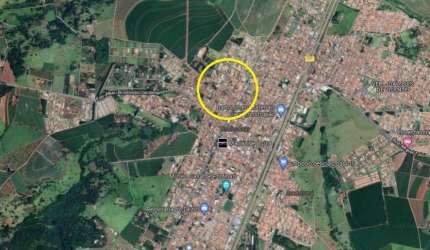 Area para venda no Centro de Brodowski com 1.282 m2 de area total, 3 casas mais salao comercial construidos, total de 9 dormitorios em 600 m2 construi
