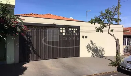 Otima casa para venda em Brodowski no Jd. Sabino, 3 dormitorios 1 suite, varanda gourmet em 280 m2 de area total