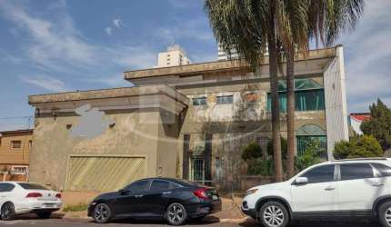 Excelente ponto comercial para venda ou locação na Av. Presidente Vargas, de esquina, acesso por 3 ruas, mais de 680 m2 construidos e 730 m2 de terren