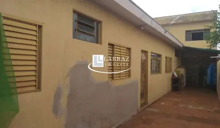 Casa para venda na Vila Tibério, 3 dormitórios, 2 banheiros, na parte superior área livre.