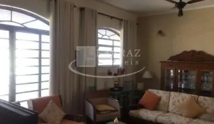 Excelente casa para venda no Jd São Luiz, ótima localização, ideal para comercio ou residência, 3 dormitorios sendo 1 suite em 250 m2 de area total