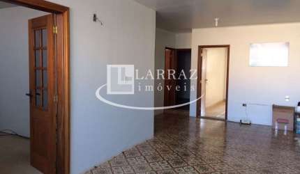 Casa para venda no Centro de Brodowski em ótima localização, 2 domitorios em uma area total de 238 m2