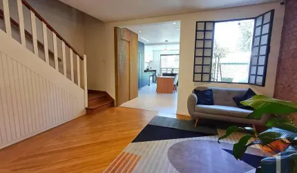 Casa à Venda em Aclimação - 4 Dormitórios, 300m² por R$1.9M