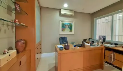 Casa no Jardim da Glória, São Paulo - 378m², 4 suítes e 8vagas por R$2,85M