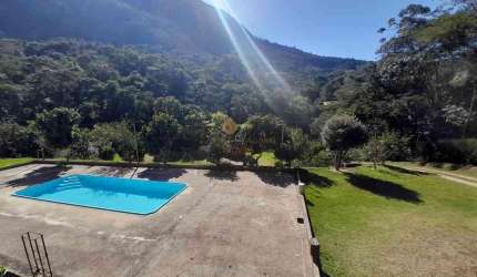 Casa em Condomínio para Venda em Teresópolis, Três Córregos, 1 dormitório, 2 banheiros, 2 vagas