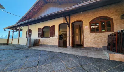 Casa para Venda em Teresópolis, Artistas, 3 dormitórios, 2 suítes, 3 banheiros, 4 vagas