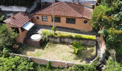 Casa para Venda em Petrópolis, Carangola, 5 dormitórios, 2 banheiros, 1 vaga