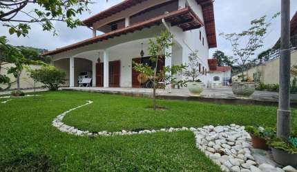 Casa para Venda em Teresópolis, Golfe, 5 dormitórios, 1 suíte, 5 banheiros, 4 vagas