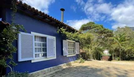 Casa para Venda em Petrópolis, Araras, 4 dormitórios, 3 suítes, 4 banheiros, 3 vagas