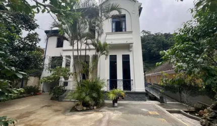 Casa Comercial para Locação em Petrópolis, Centro, 4 dormitórios, 1 suíte, 3 banheiros, 10 vagas