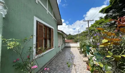 Casa para Venda em Petrópolis, Valparaíso, 4 dormitórios, 3 suítes, 4 banheiros, 2 vagas