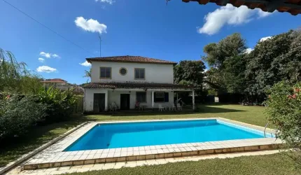 Casa para Venda em Petrópolis, Nogueira, 7 dormitórios, 1 suíte, 4 banheiros, 20 vagas