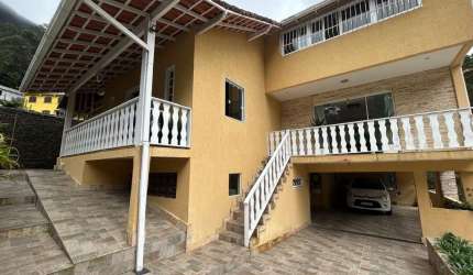 Casa para Venda em Petrópolis, Retiro, 4 dormitórios, 2 banheiros, 3 vagas