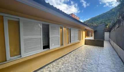 Casa para Venda em Petrópolis, Nogueira, 3 dormitórios, 1 suíte, 2 banheiros
